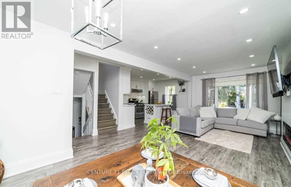 18 Flempton Crescent, Toronto, Ontario  M1K 3B4 - Photo 7 - E12118003