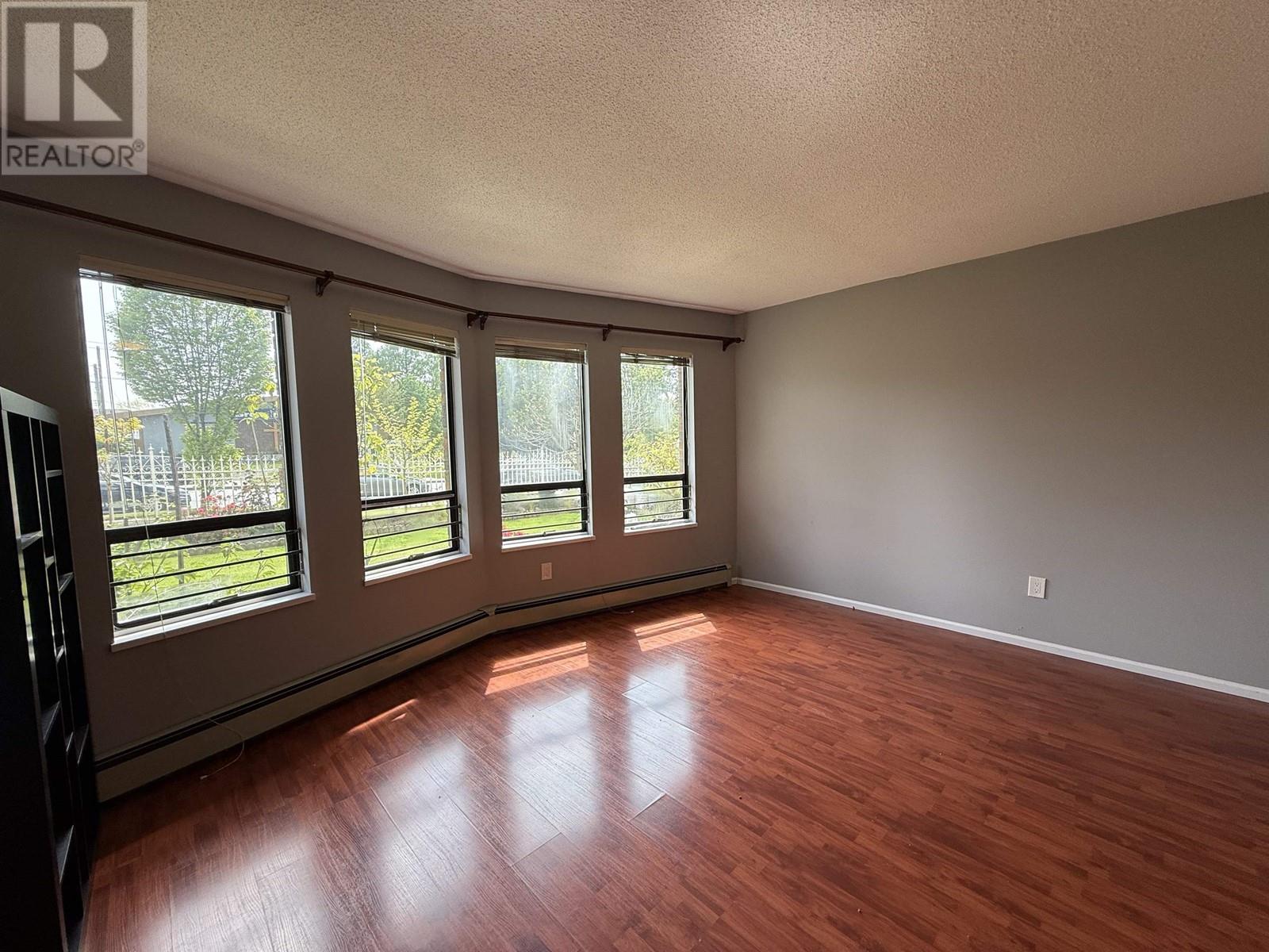 2 Bed Suite 2323 E 41st Avenue, Vancouver, British Columbia  V5R 2W2 - Photo 4 - R2997090