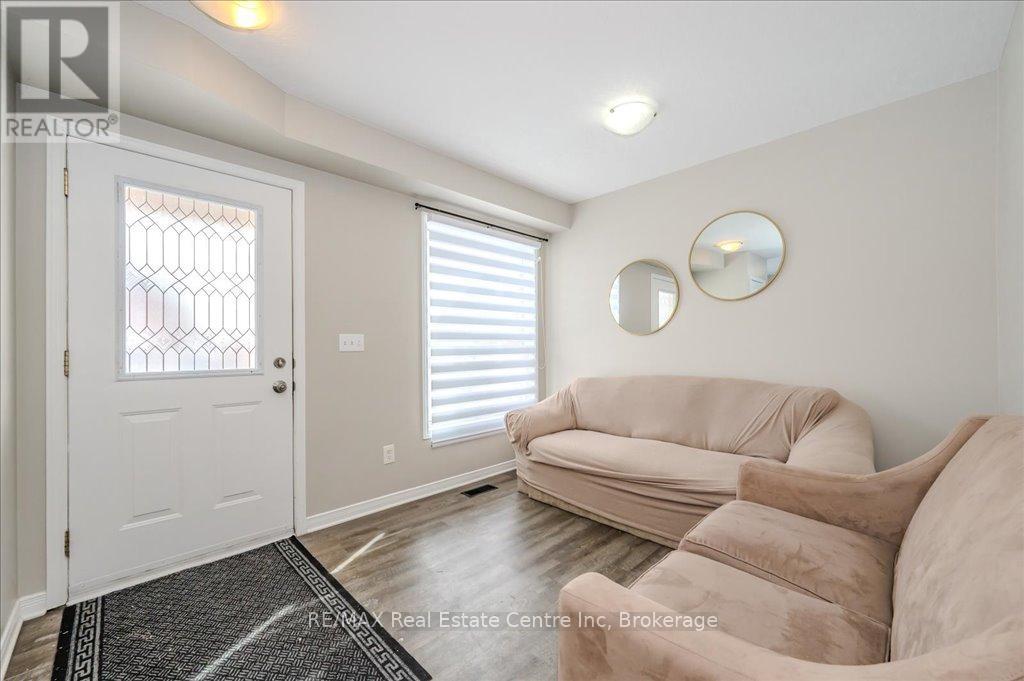 Property at 15 - 142 YORK ROAD image 2