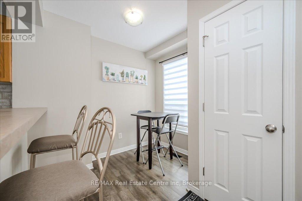 Property at 15 - 142 YORK ROAD image 3