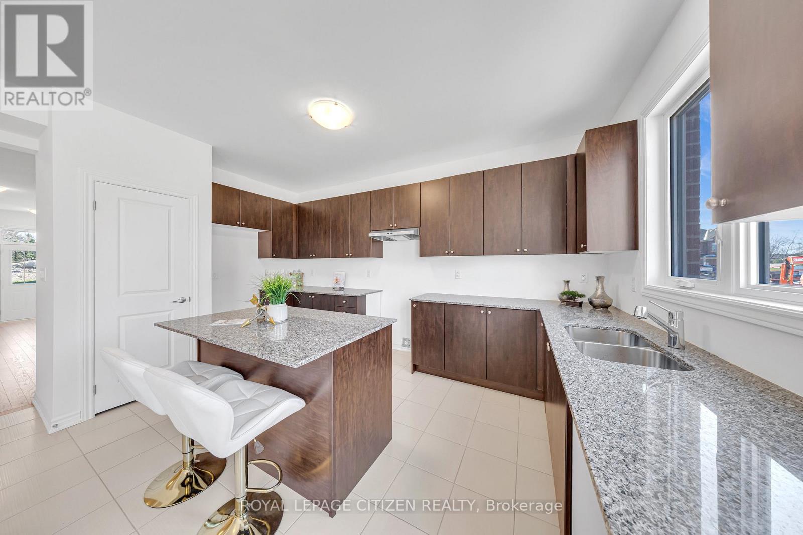 94 Brethet Heights, New Tecumseth, Ontario  L0G 1A0 - Photo 15 - N12117855