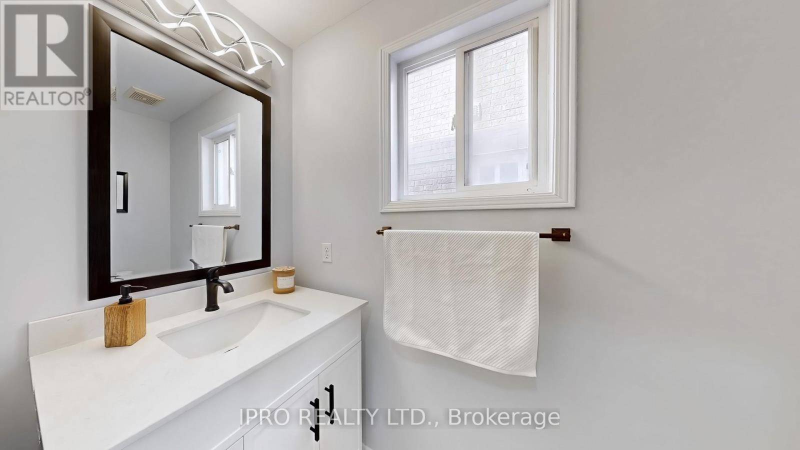 128 Lebovic Drive, Richmond Hill, Ontario  L4E 5B8 - Photo 22 - N12117902