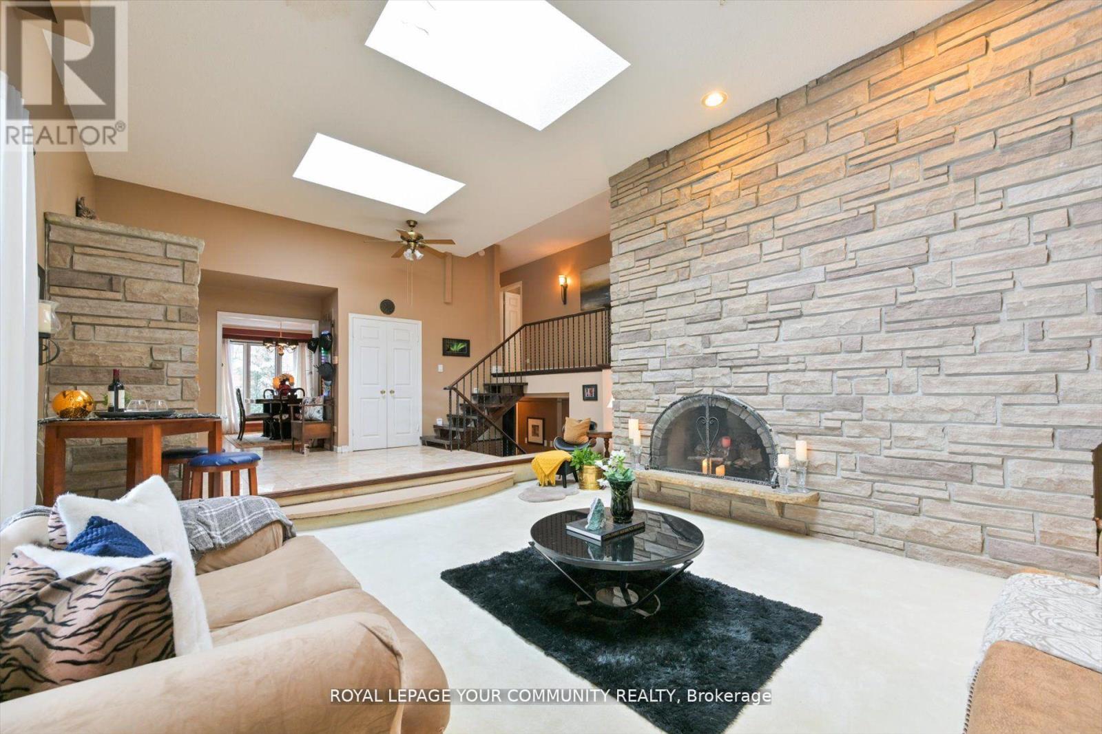 247 Harris Avenue, Richmond Hill, Ontario  L4E 3M3 - Photo 8 - N12117976