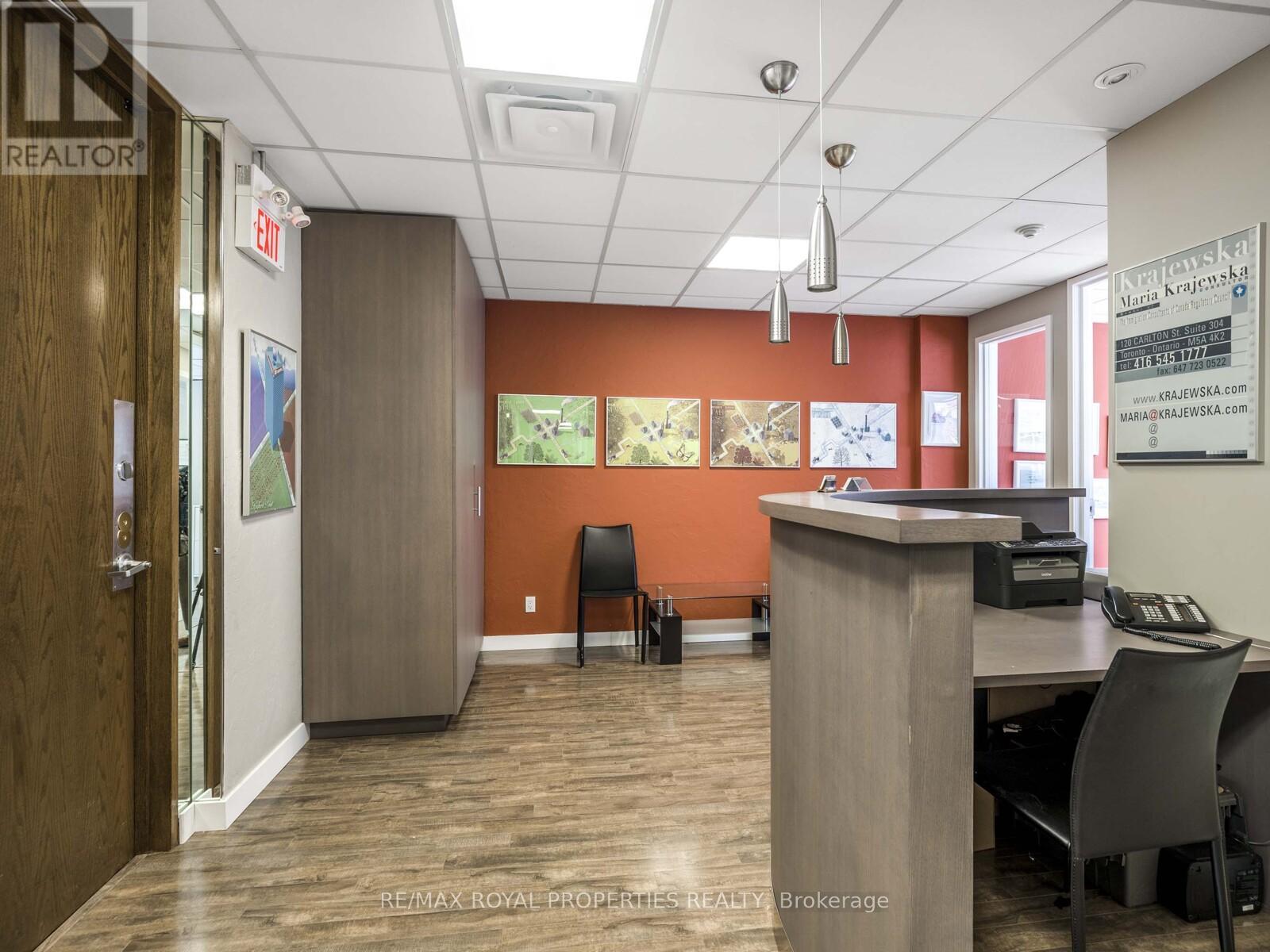 304 - 120 Carlton Street, Toronto, Ontario  M5A 4K2 - Photo 3 - C12117553