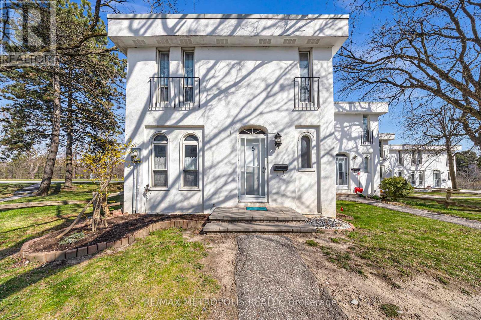 Property at 5 - 2550 BIRCHMOUNT ROAD image 1