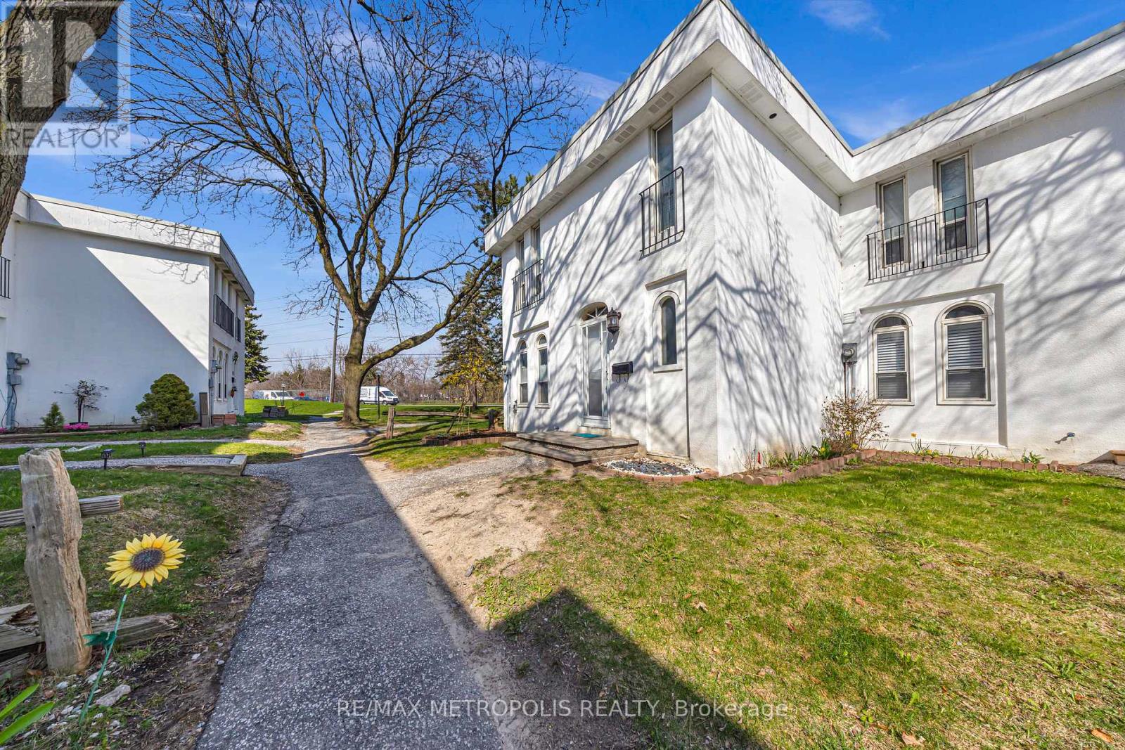 Property at 5 - 2550 BIRCHMOUNT ROAD image 2