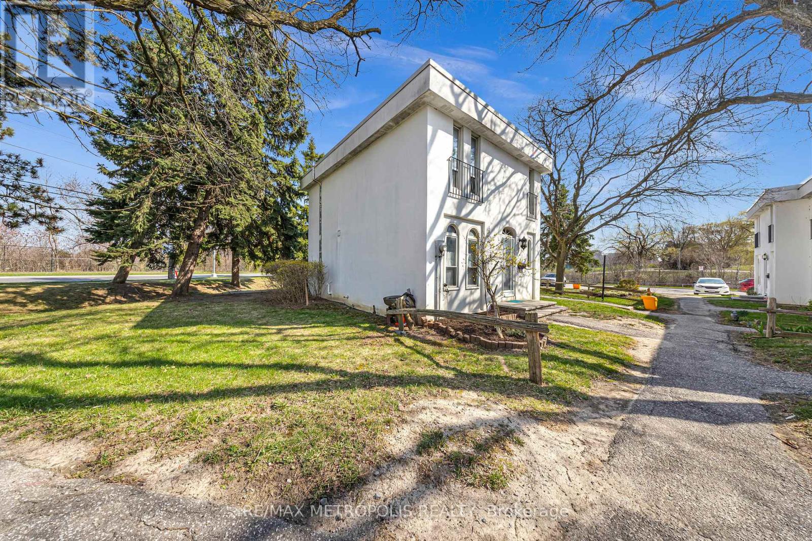 Property at 5 - 2550 BIRCHMOUNT ROAD image 3