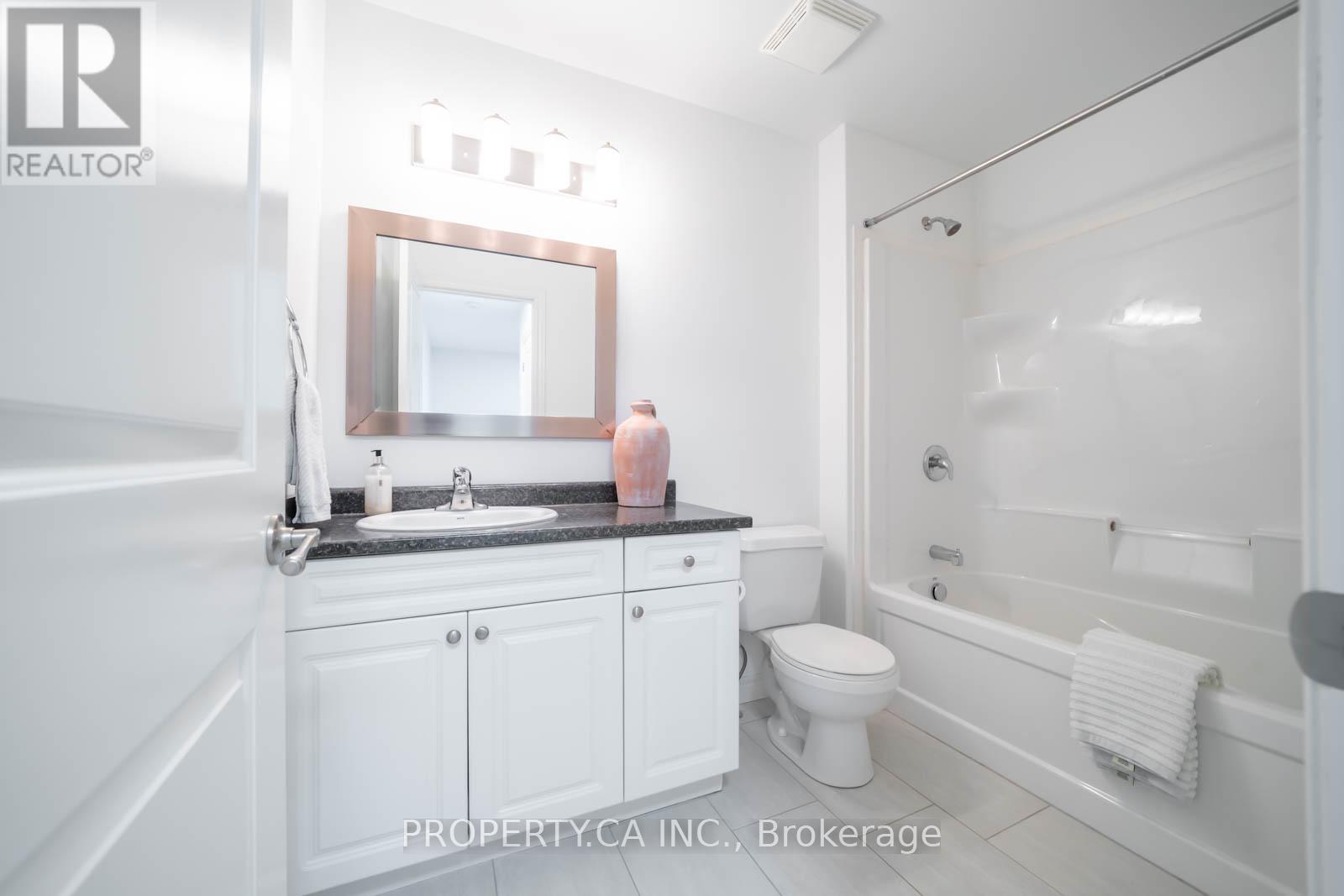 29 - 1030 Oakcrossing Gate, London North, Ontario  N6H 0H1 - Photo 14 - X12110281