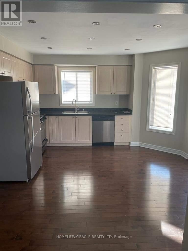 Upper - 22 Mckenzie Crescent, Barrie, Ontario  L4N 5R6 - Photo 4 - S12117936