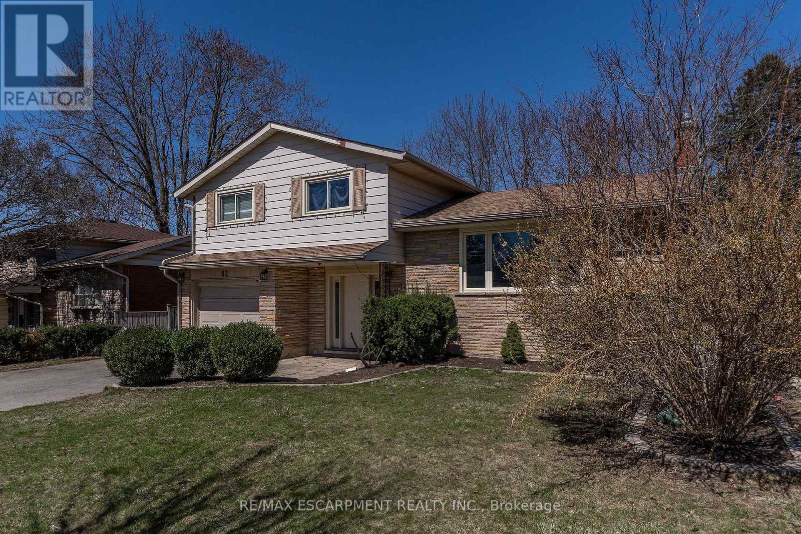 82 Dreger Avenue, Kitchener, Ontario  N2A 2A6 - Photo 3 - X12024687