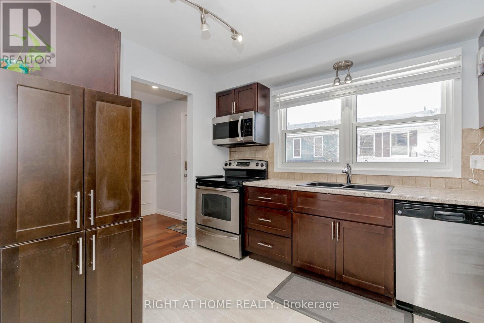 2 - 2230 Upper Middle Road, Burlington, Ontario  L7P 2Z9 - Photo 16 - W12117836