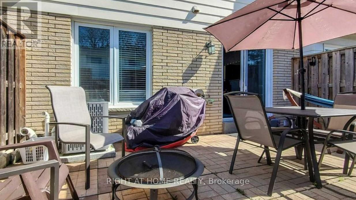 2 - 2230 Upper Middle Road, Burlington, Ontario  L7P 2Z9 - Photo 5 - W12117836