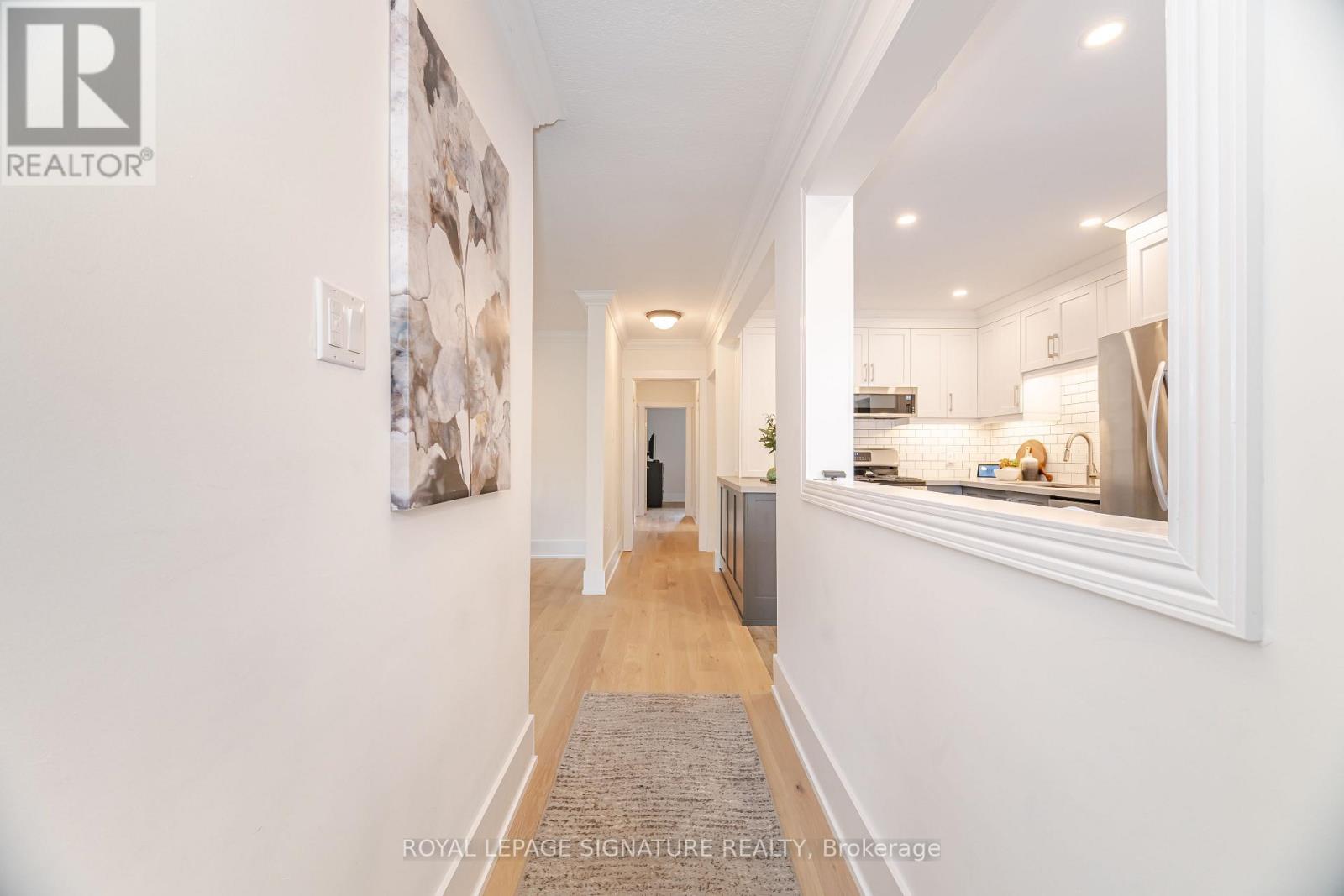 97 Swanhurst Boulevard, Mississauga (Streetsville), Ontario  L5N 1B8 - Photo 5 - W12117877