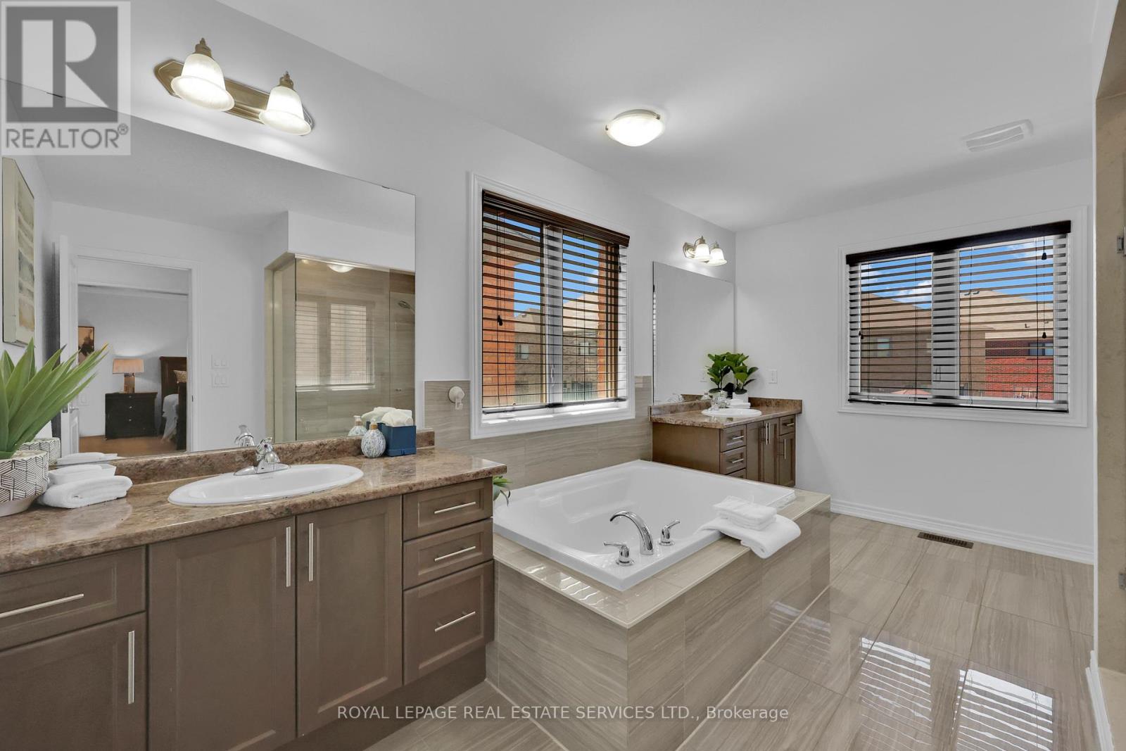 60 Valleyway Drive W, Brampton, Ontario  L6X 5G1 - Photo 19 - W12117893
