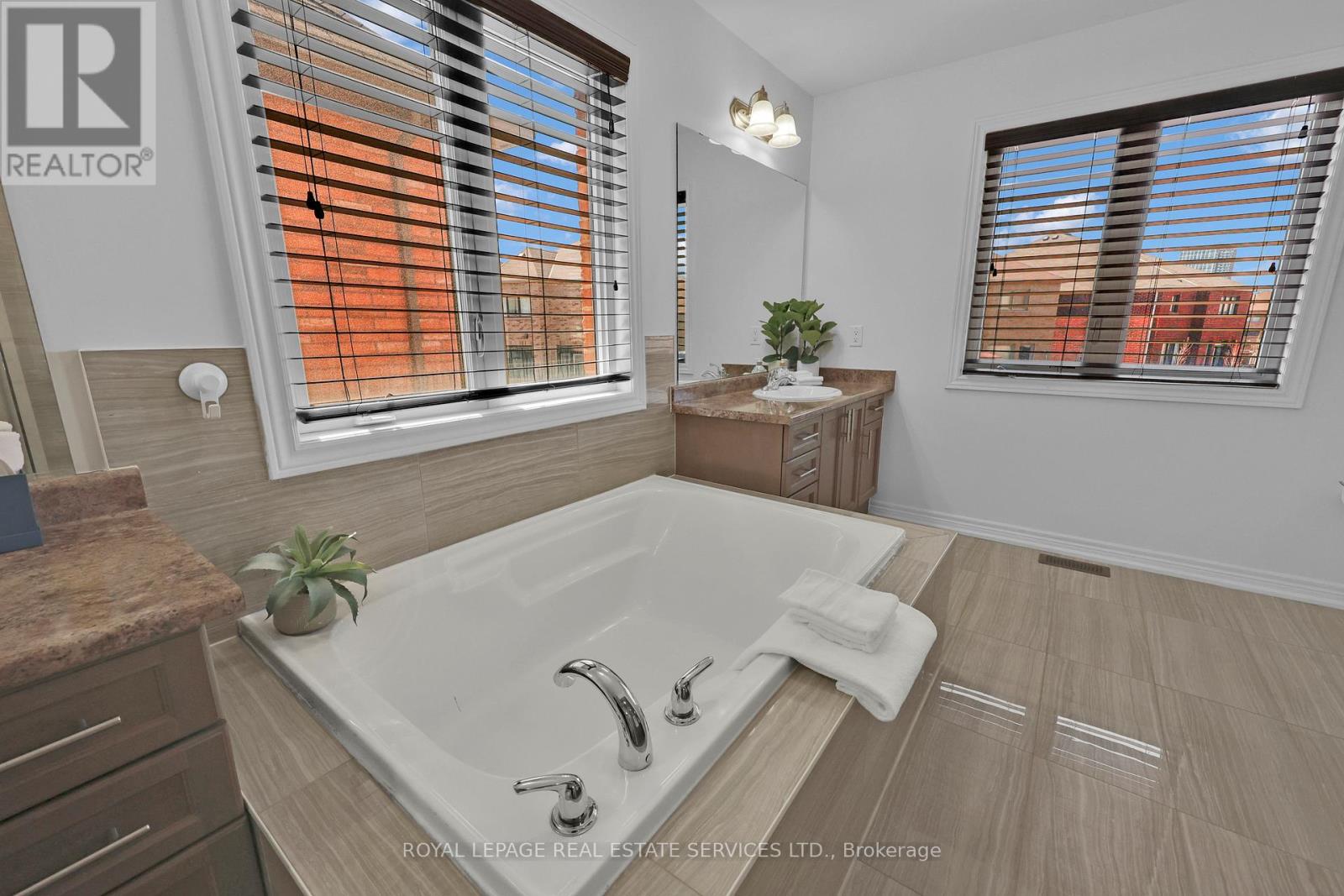 60 Valleyway Drive W, Brampton, Ontario  L6X 5G1 - Photo 22 - W12117893