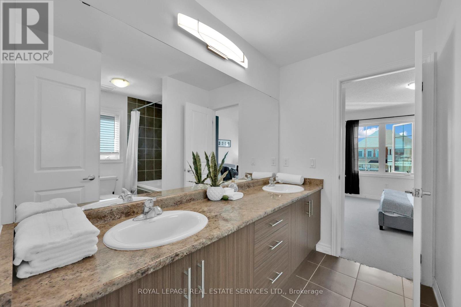 60 Valleyway Drive W, Brampton, Ontario  L6X 5G1 - Photo 25 - W12117893