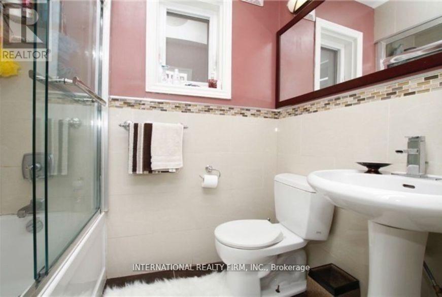 Main Floor - 210 Belgravia Avenue W, Toronto, Ontario  M6E 2M8 - Photo 6 - W12117904