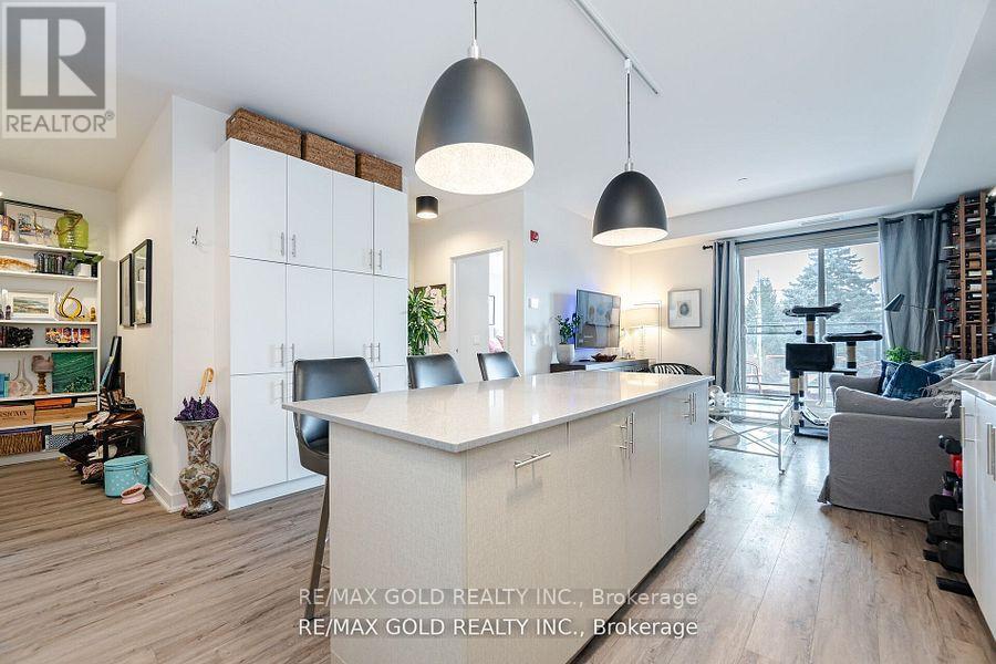 213 - 320 Plains Road E, Burlington, Ontario  L7T 0C1 - Photo 7 - W12117924