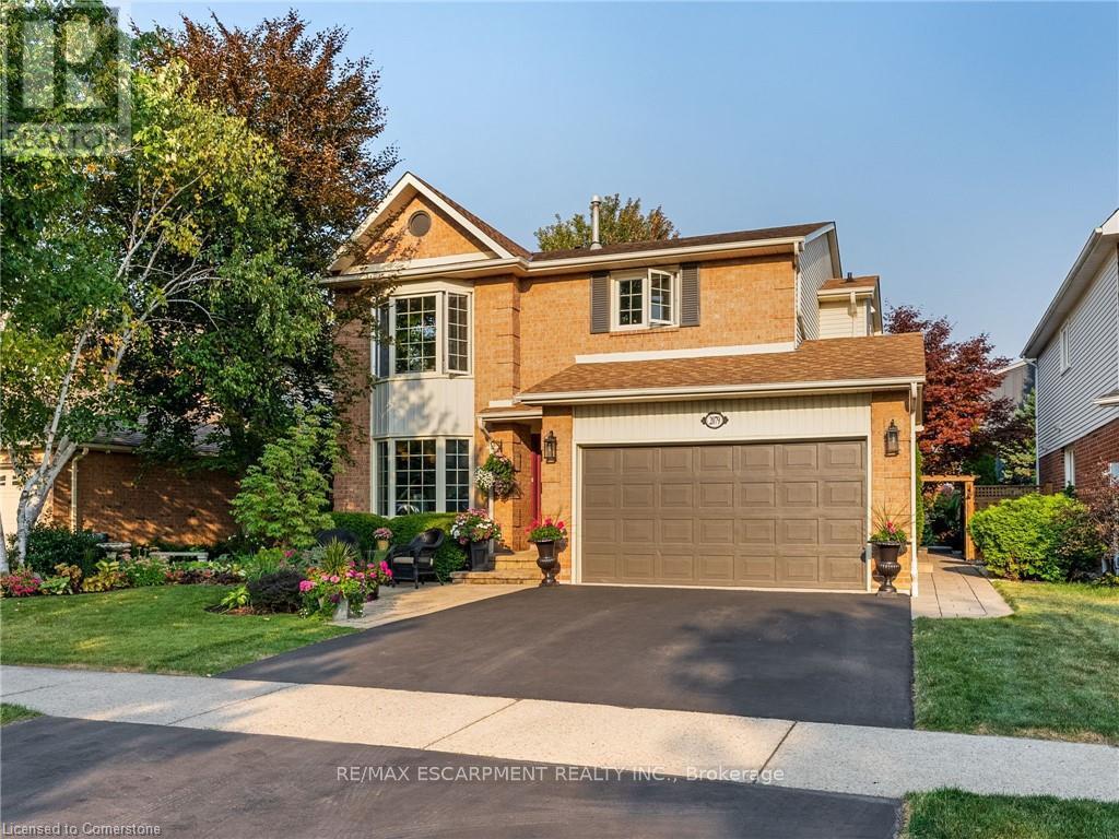 2079 Hunters Wood Drive, Burlington, Ontario  L7M 2T1 - Photo 2 - W12117977