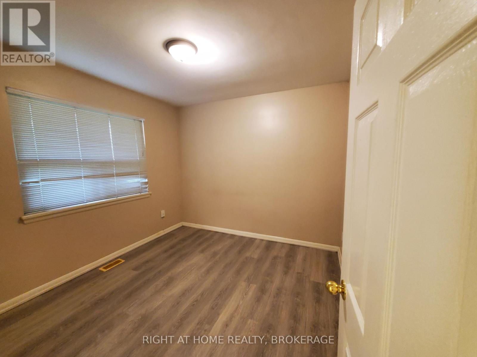 1348 Waverly Avenue, Oakville, Ontario  L6L 2S3 - Photo 11 - W12118008