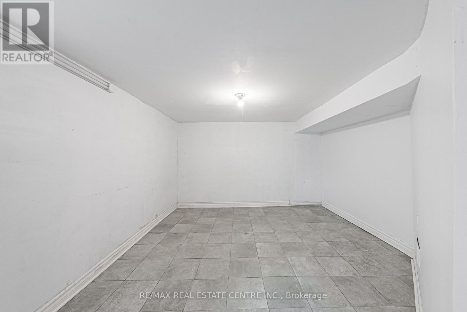 70 Hillview Street, Hamilton, Ontario  L8S 2Z2 - Photo 29 - X12118018