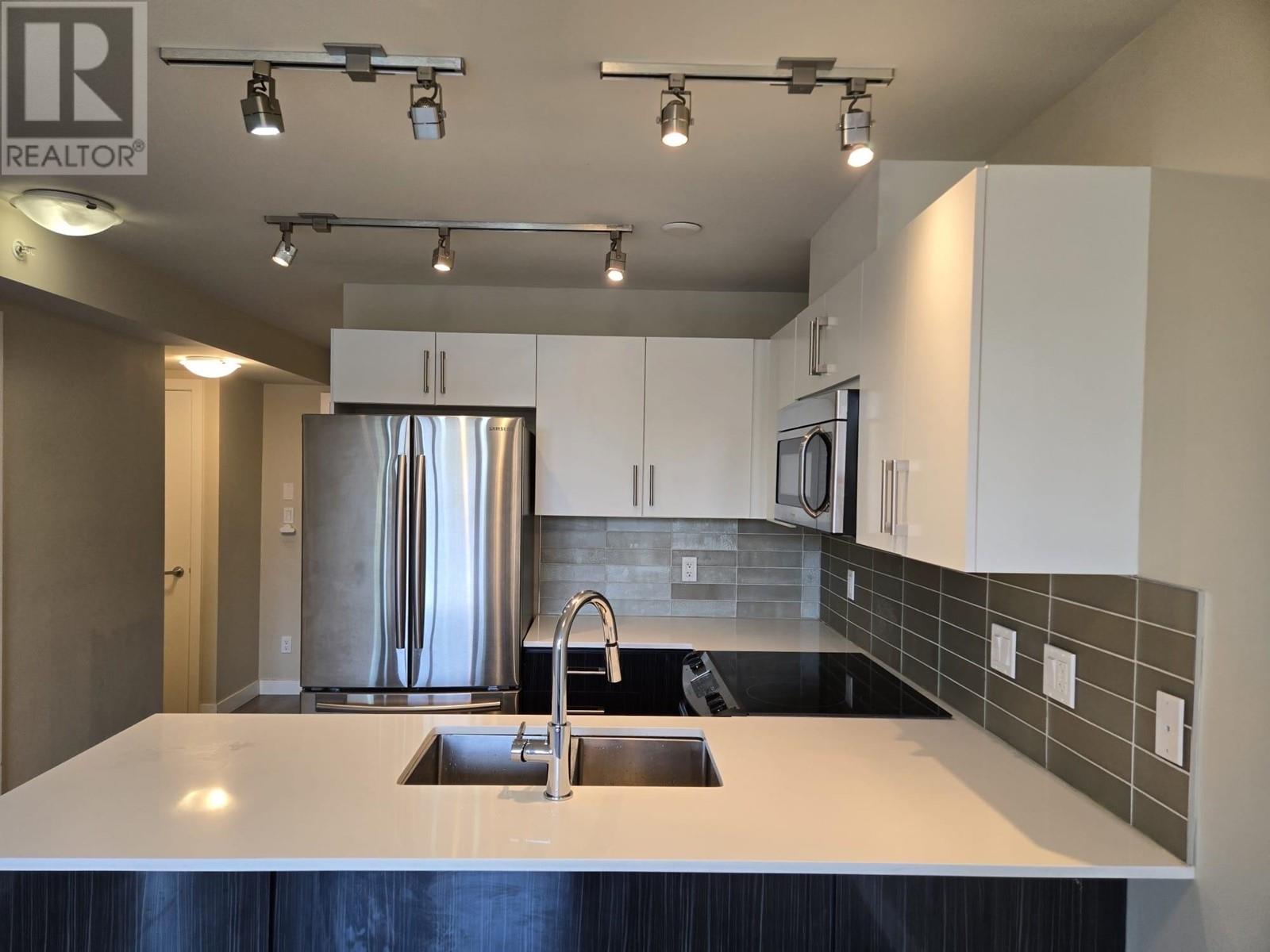 Property at 512 2689 KINGSWAY image 3