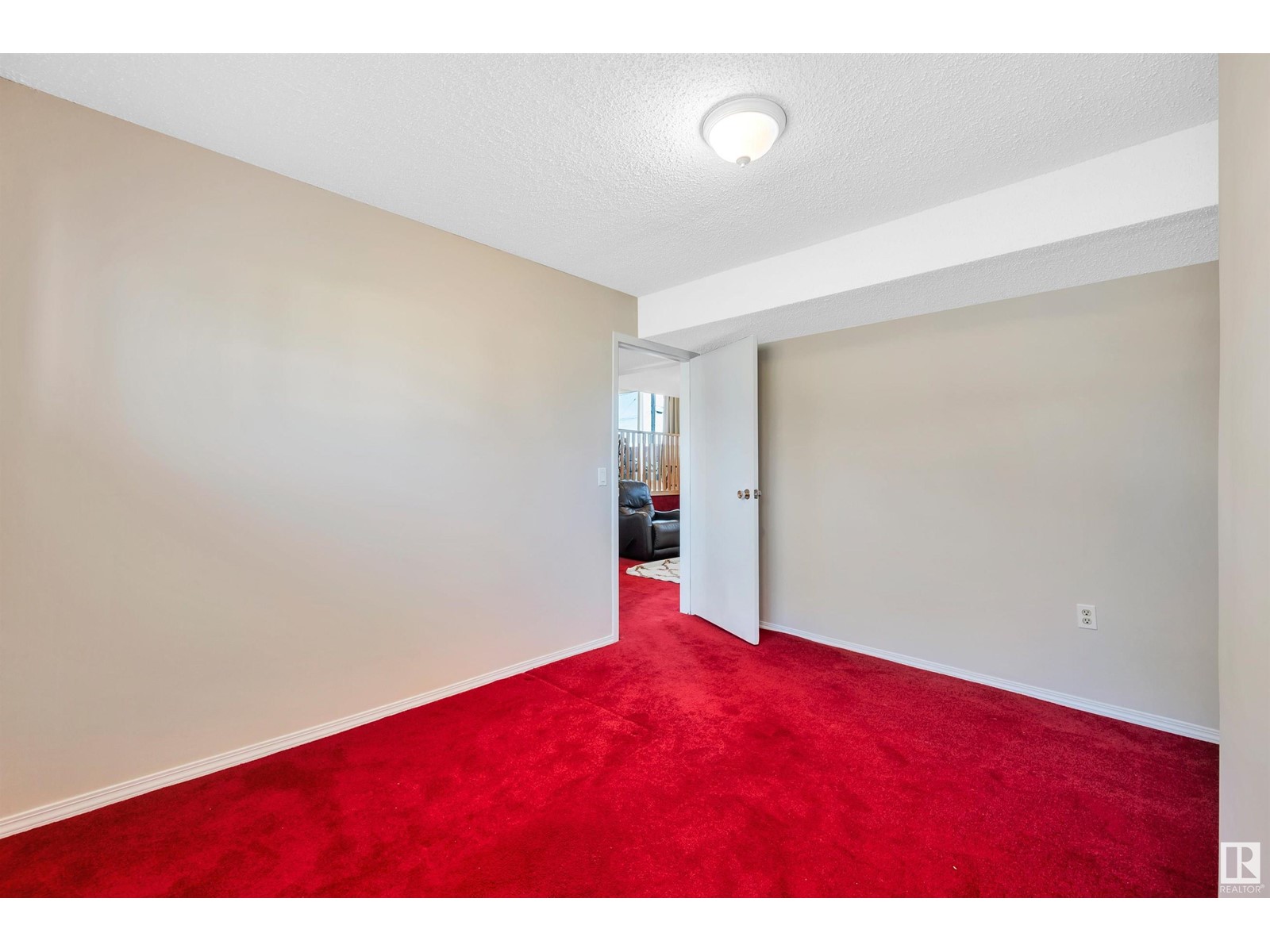 Property at 4913 48 AV image 1