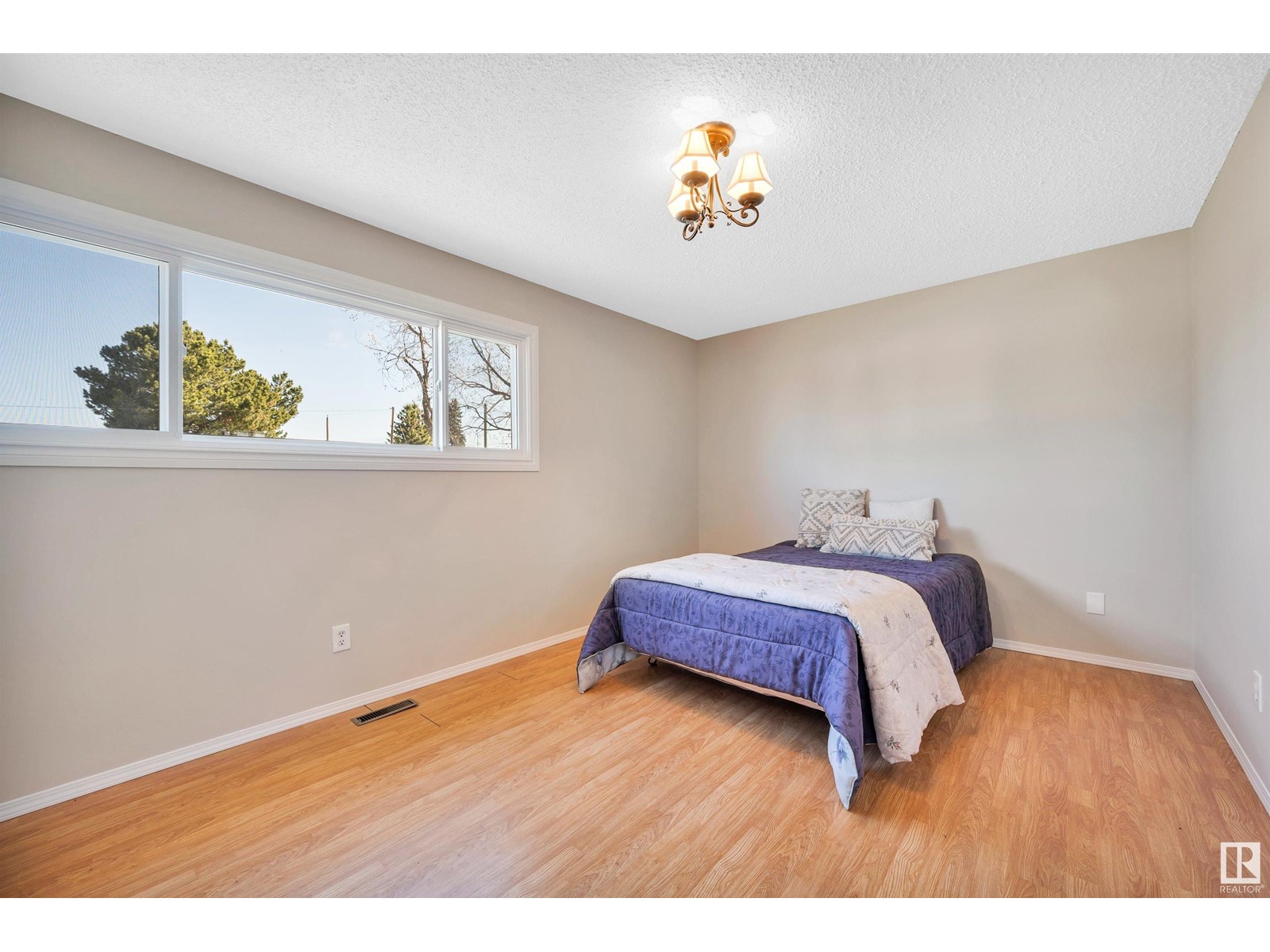Property at 4913 48 AV image 5