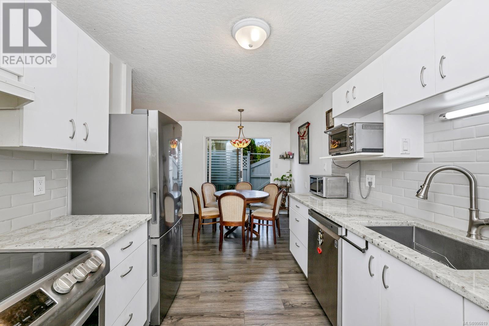 22 4058 Corners Pl, Saanich, British Columbia  V8X 3Z5 - Photo 10 - 996019