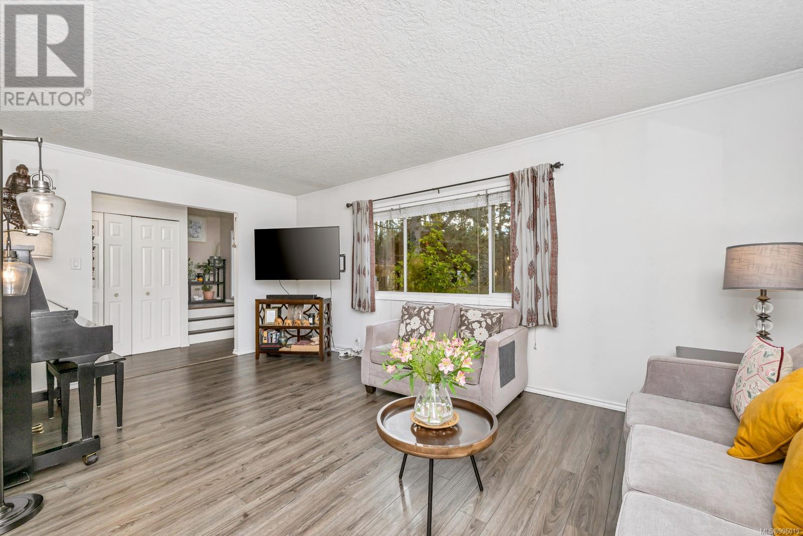 22 4058 Corners Pl, Saanich, British Columbia  V8X 3Z5 - Photo 4 - 996019