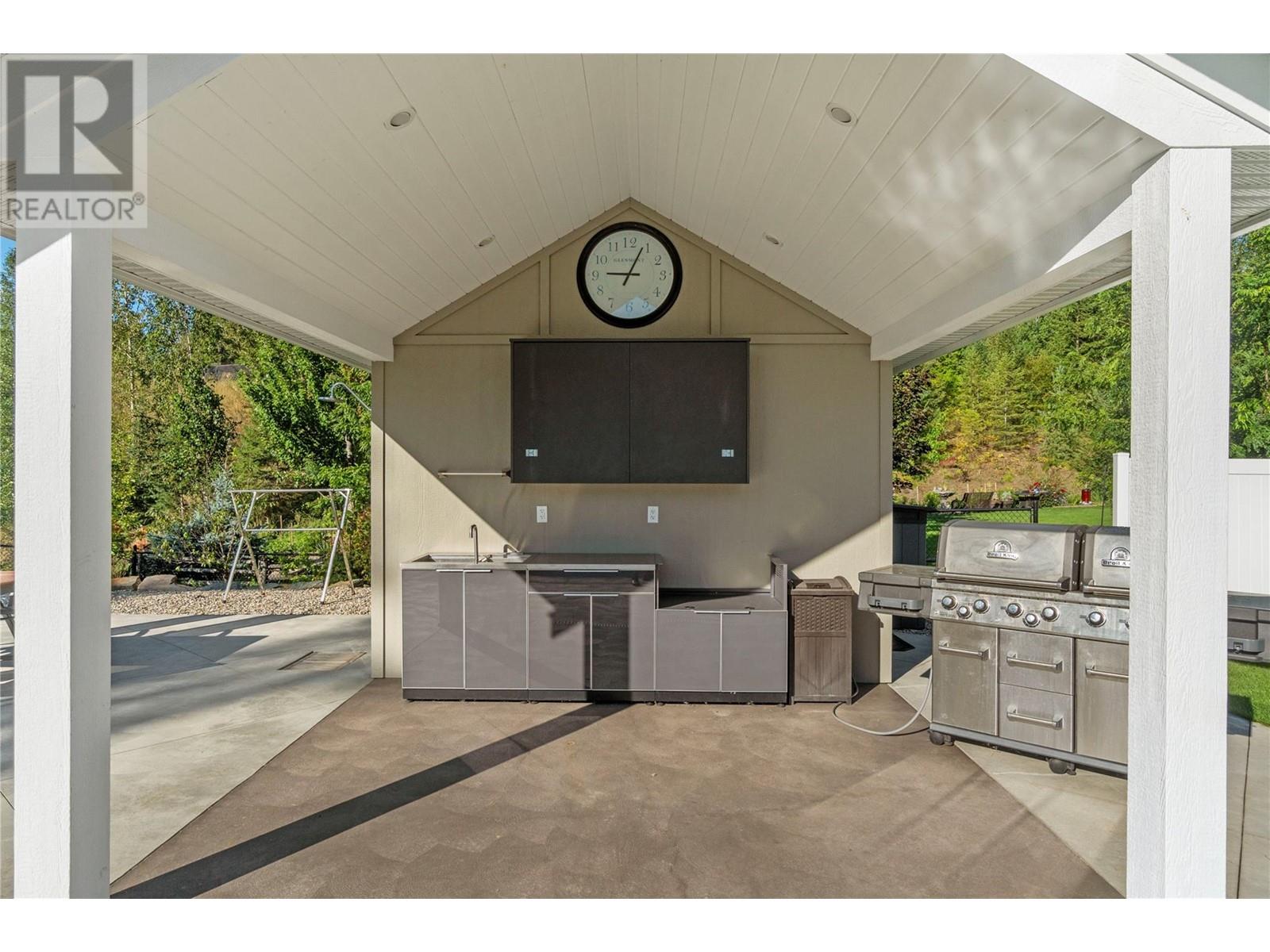 Property at 2518 Valley Place image 4