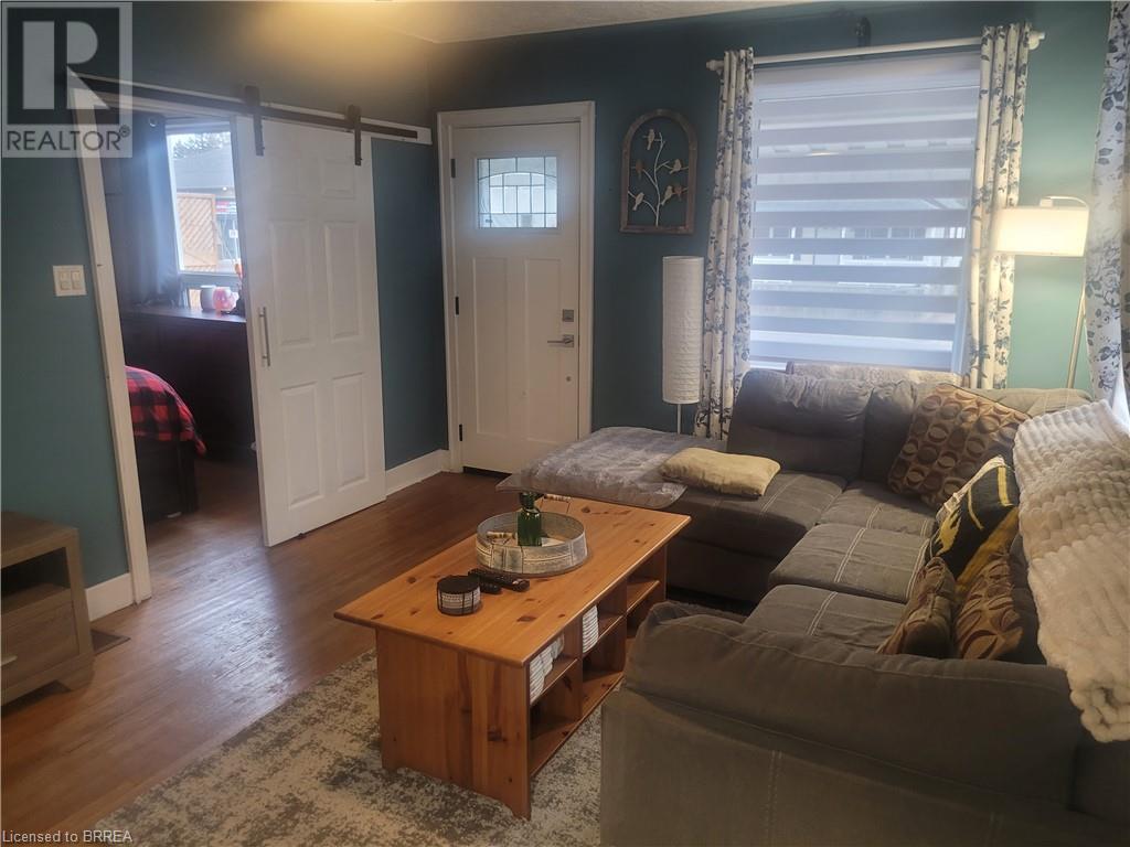 458 St Paul Avenue, Brantford, Ontario N3R 4P2 - Photo 2 - 40717512