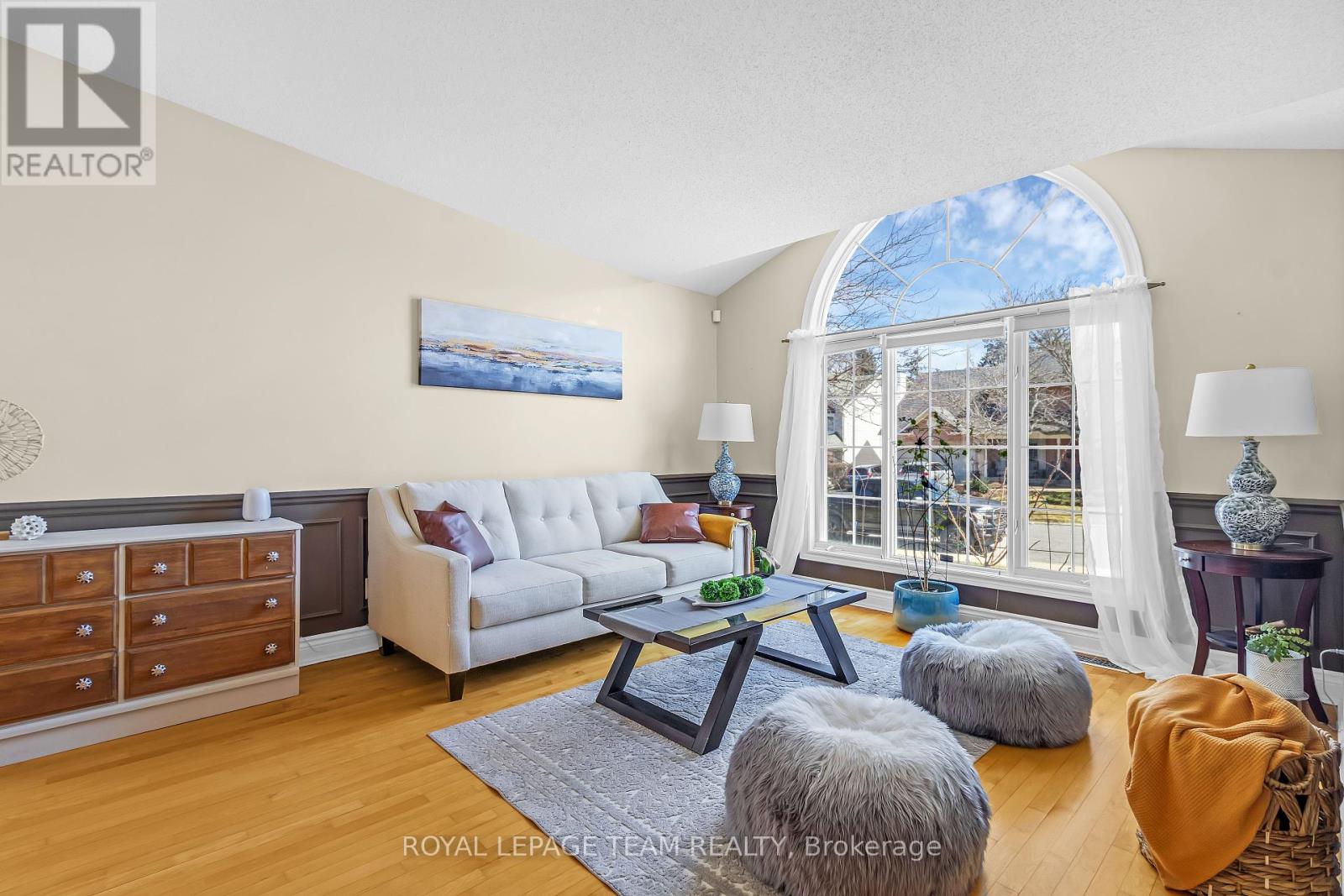 28 Renshaw Avenue, Ottawa, Ontario  K2S 1G9 - Photo 7 - X12118108