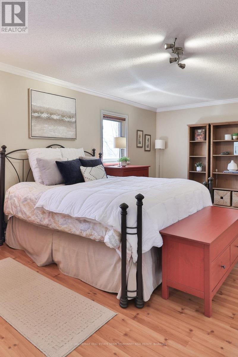 391 March Crescent, Oakville, Ontario  L6H 5X7 - Photo 15 - W12118082