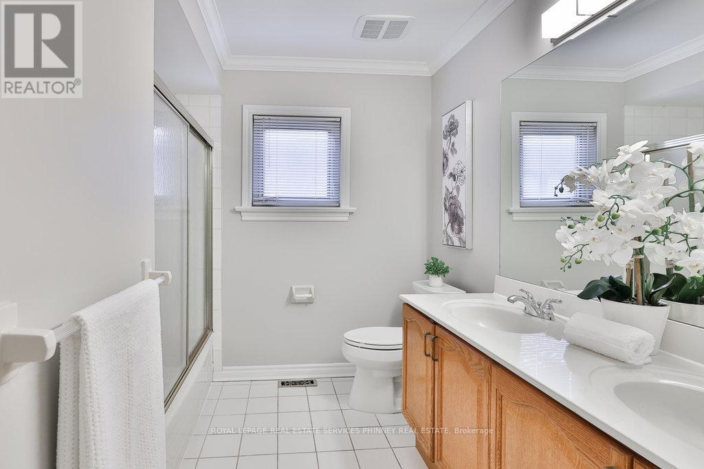 391 March Crescent, Oakville, Ontario  L6H 5X7 - Photo 18 - W12118082