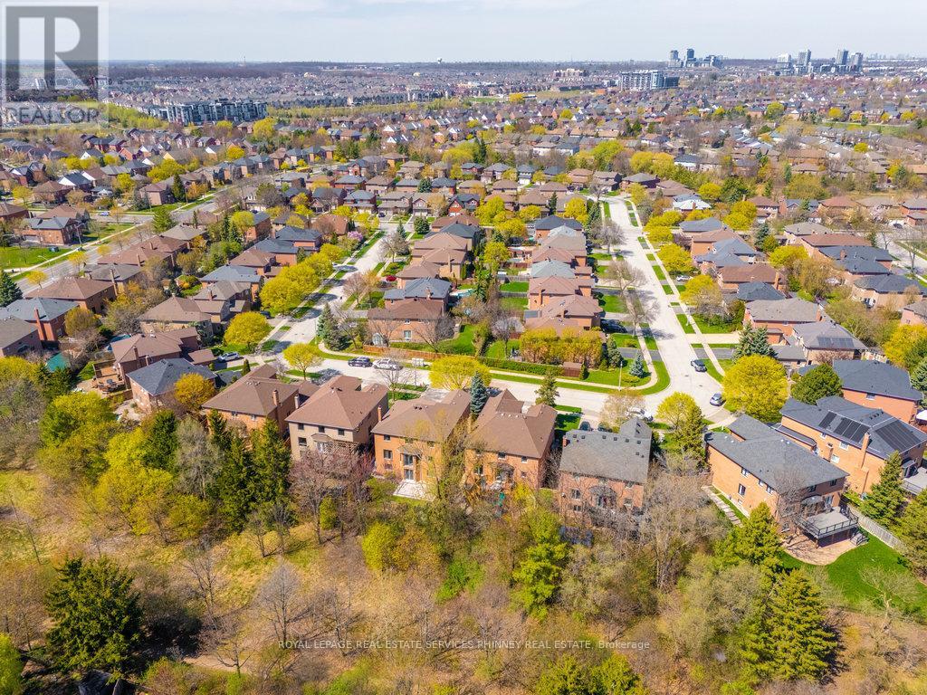 391 March Crescent, Oakville, Ontario  L6H 5X7 - Photo 3 - W12118082