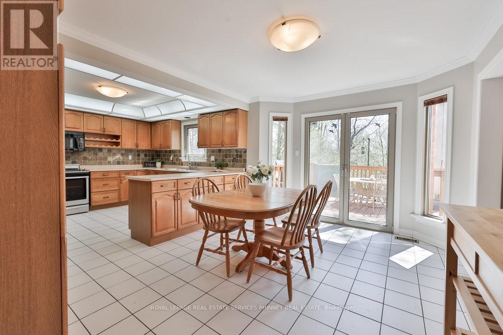391 March Crescent, Oakville, Ontario  L6H 5X7 - Photo 6 - W12118082