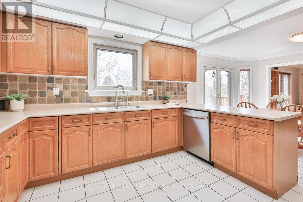 391 March Crescent, Oakville, Ontario  L6H 5X7 - Photo 7 - W12118082