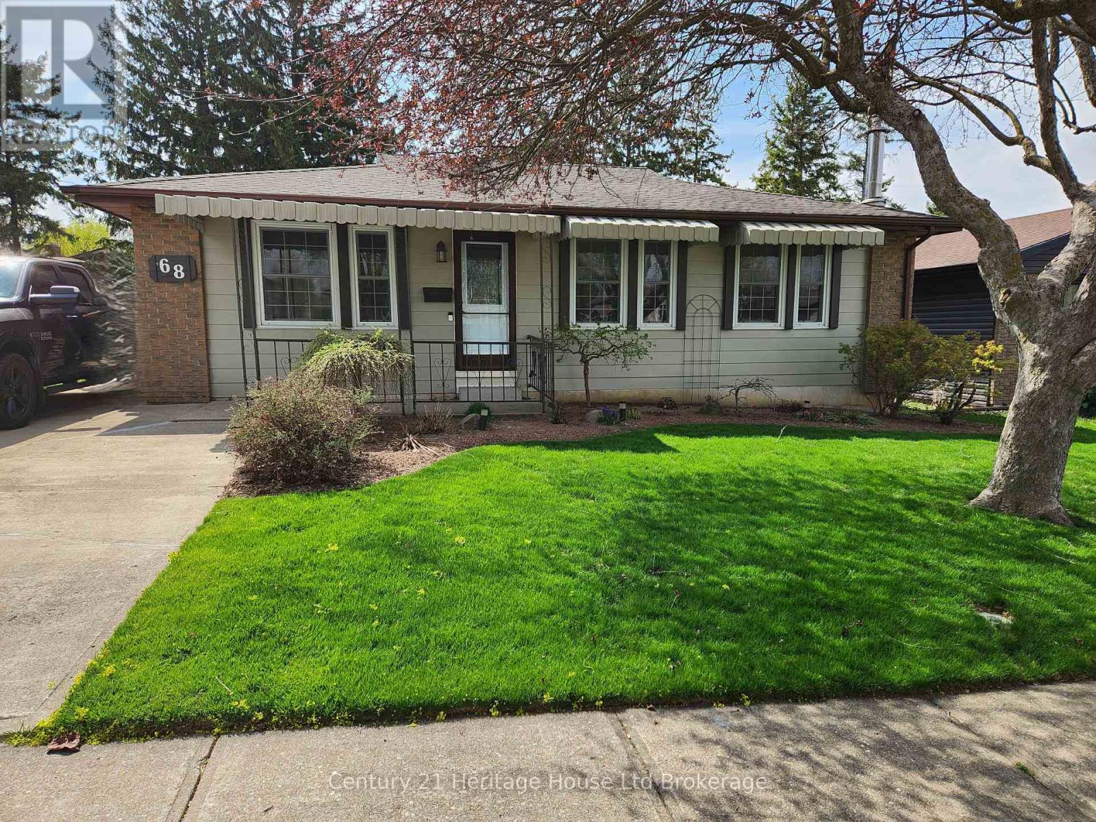 68 KEATS DRIVE, Woodstock, Ontario