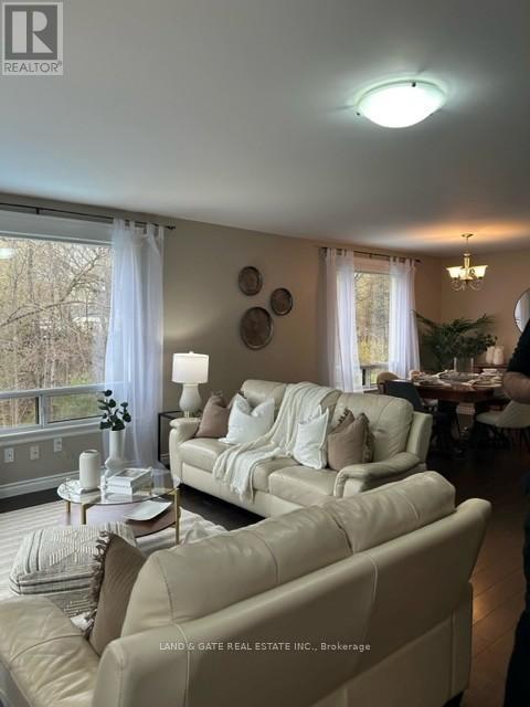 1038 EXETER STREET, Oshawa, Ontario