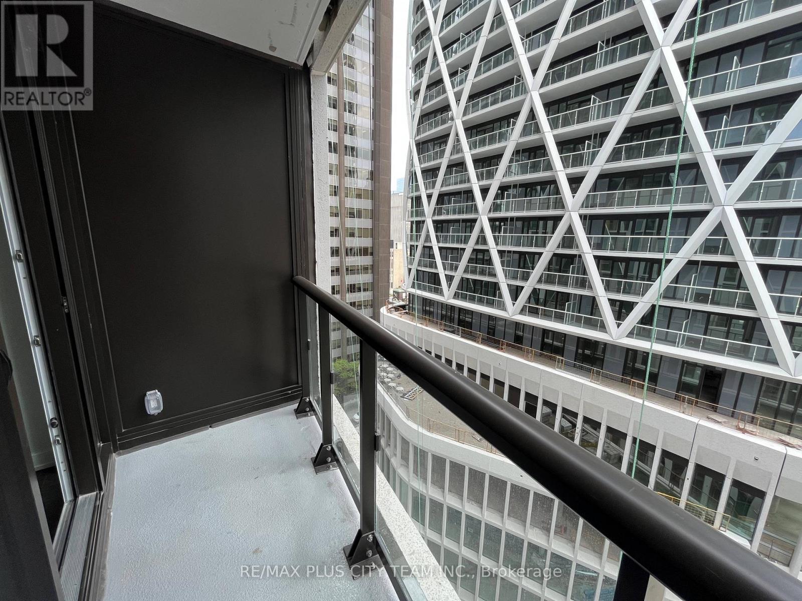 1008 - 238 Simcoe Street, Toronto (Kensington-Chinatown), Ontario  M5T 0E2 - Photo 13 - C12118168
