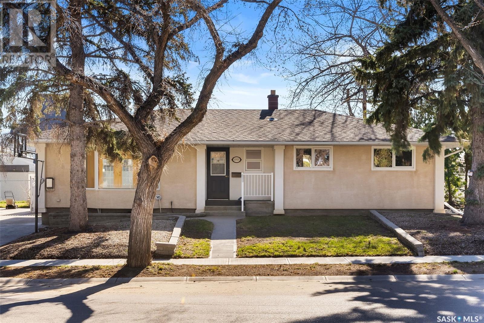 Property at 1955 Cowan CRESCENT image 1