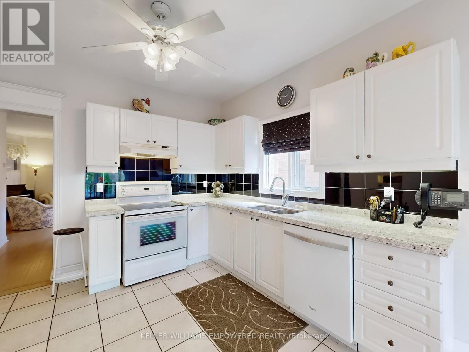 37 Los Alamos Drive, Richmond Hill, Ontario  L4C 0G7 - Photo 13 - N12118129