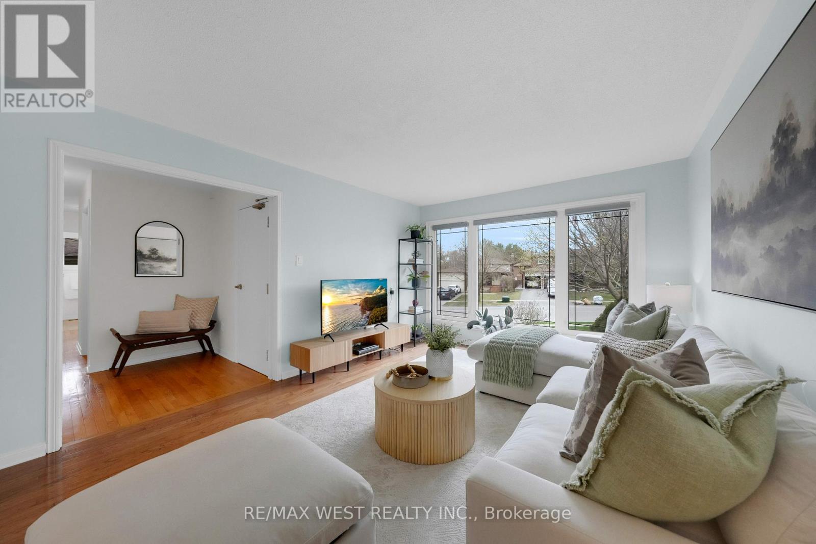 205 Alexander Road, Newmarket, Ontario  L3Y 5P2 - Photo 5 - N12118131