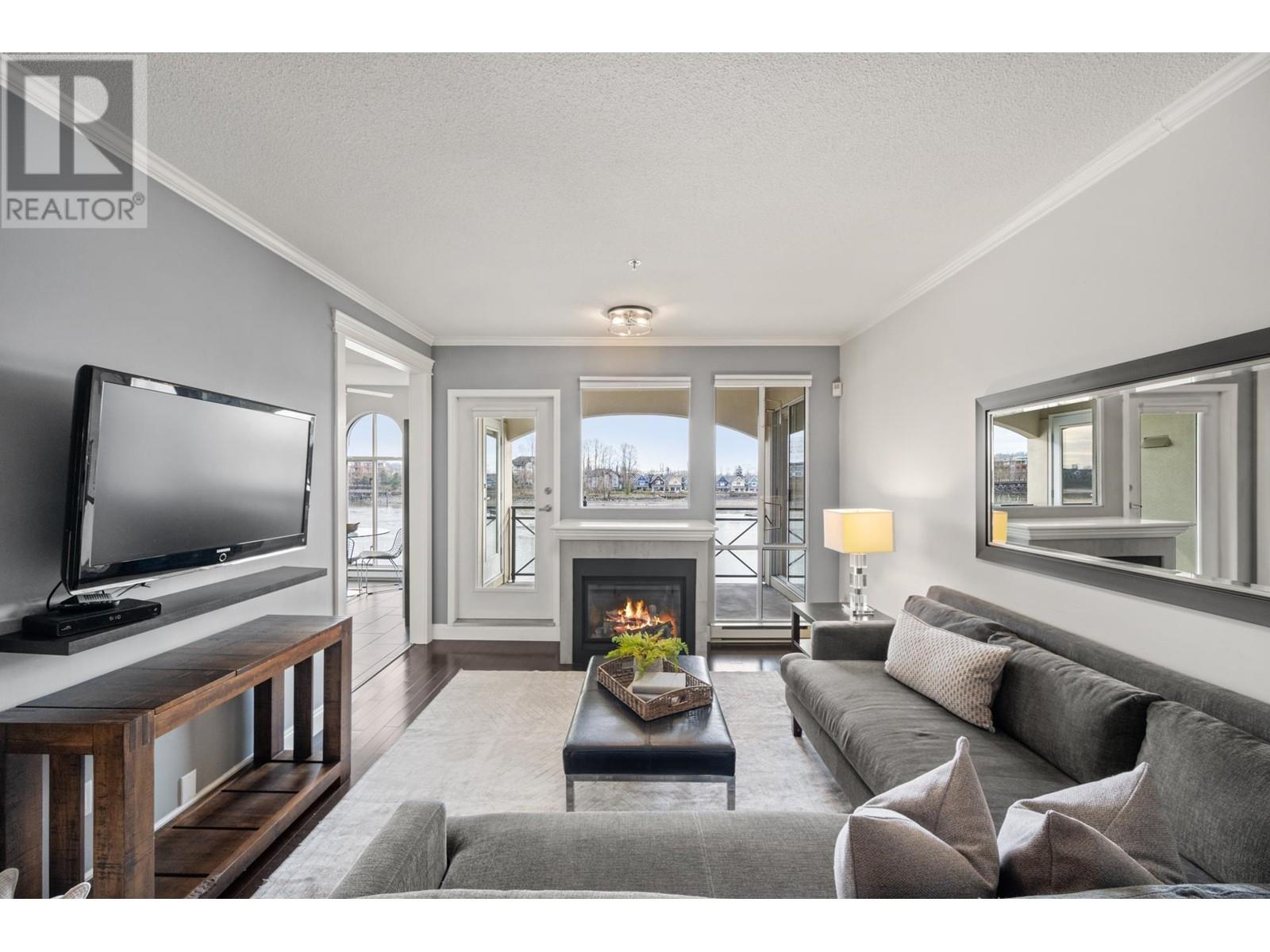 Property at 306 2 RENAISSANCE SQUARE image 3