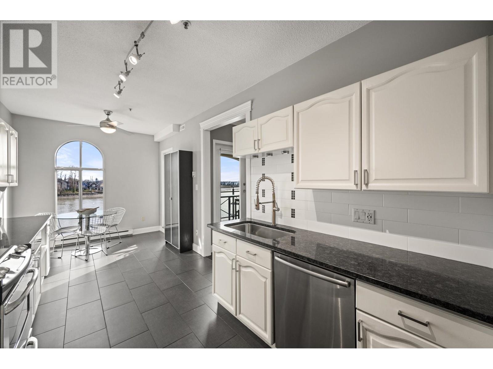 306 2 Renaissance Square, New Westminster, British Columbia  V3M 6K3 - Photo 11 - R2984689