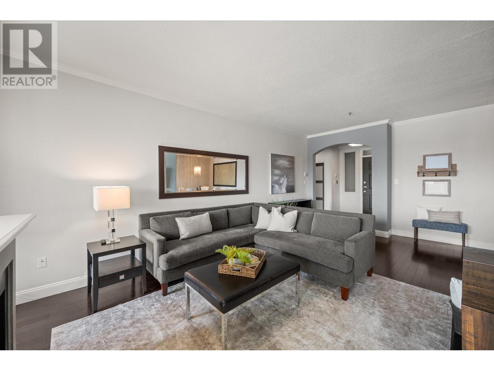 306 2 Renaissance Square, New Westminster, British Columbia  V3M 6K3 - Photo 4 - R2984689