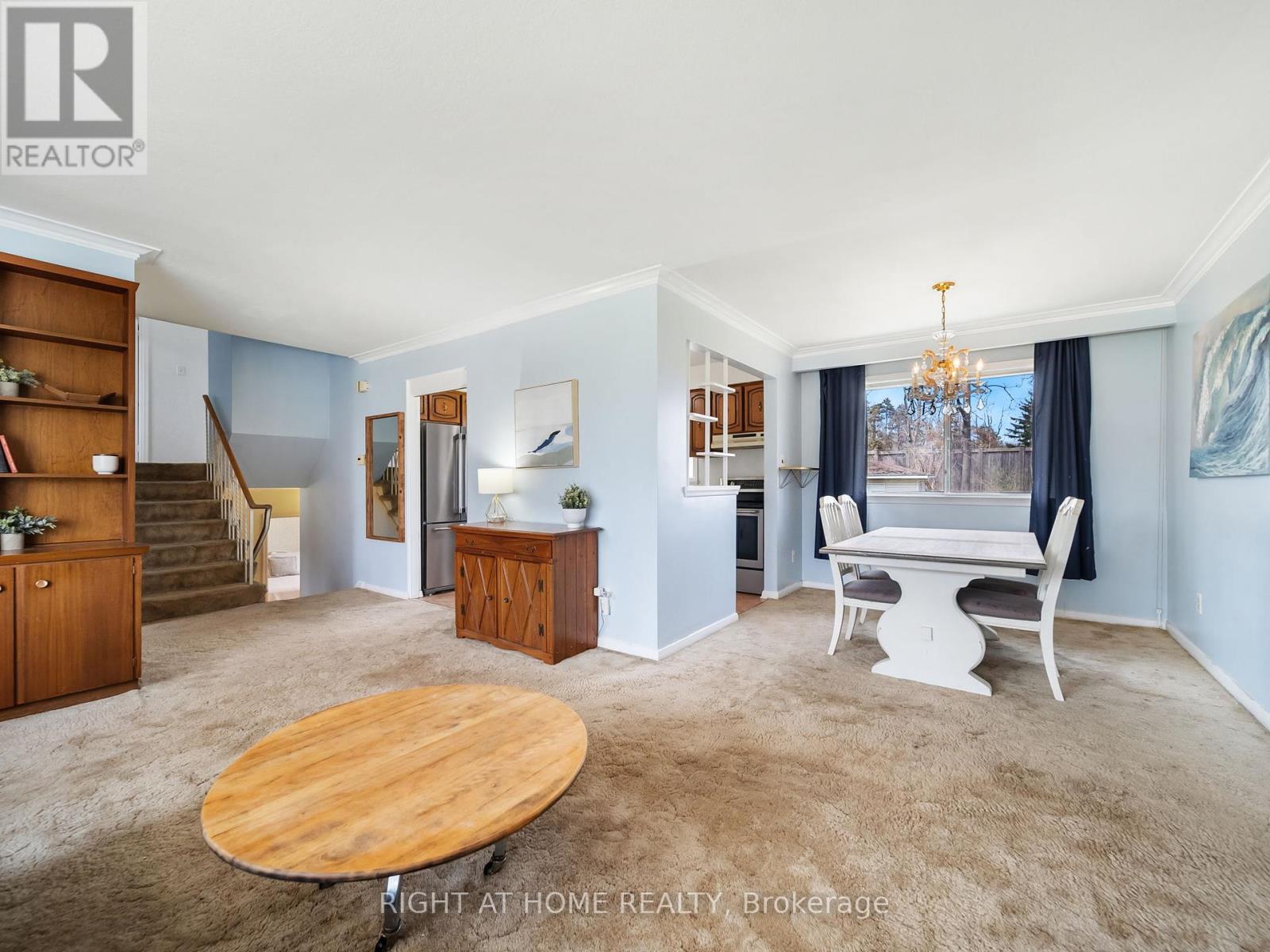 24 Ottaway Avenue, Barrie, Ontario  L4M 2W7 - Photo 7 - S12118118