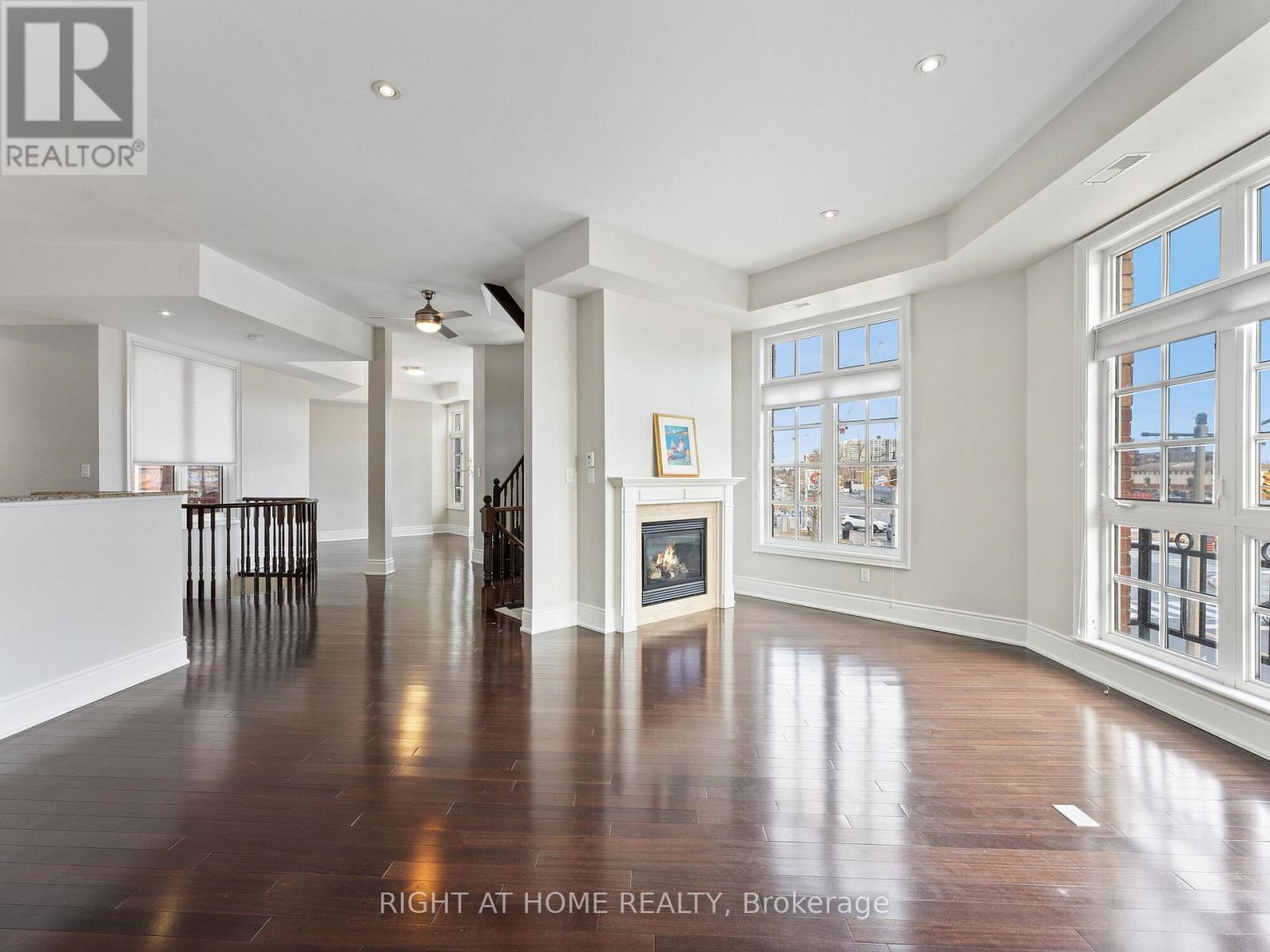 8 - 120 Bronte Road, Oakville, Ontario  L6L 3C1 - Photo 1 - W12118137
