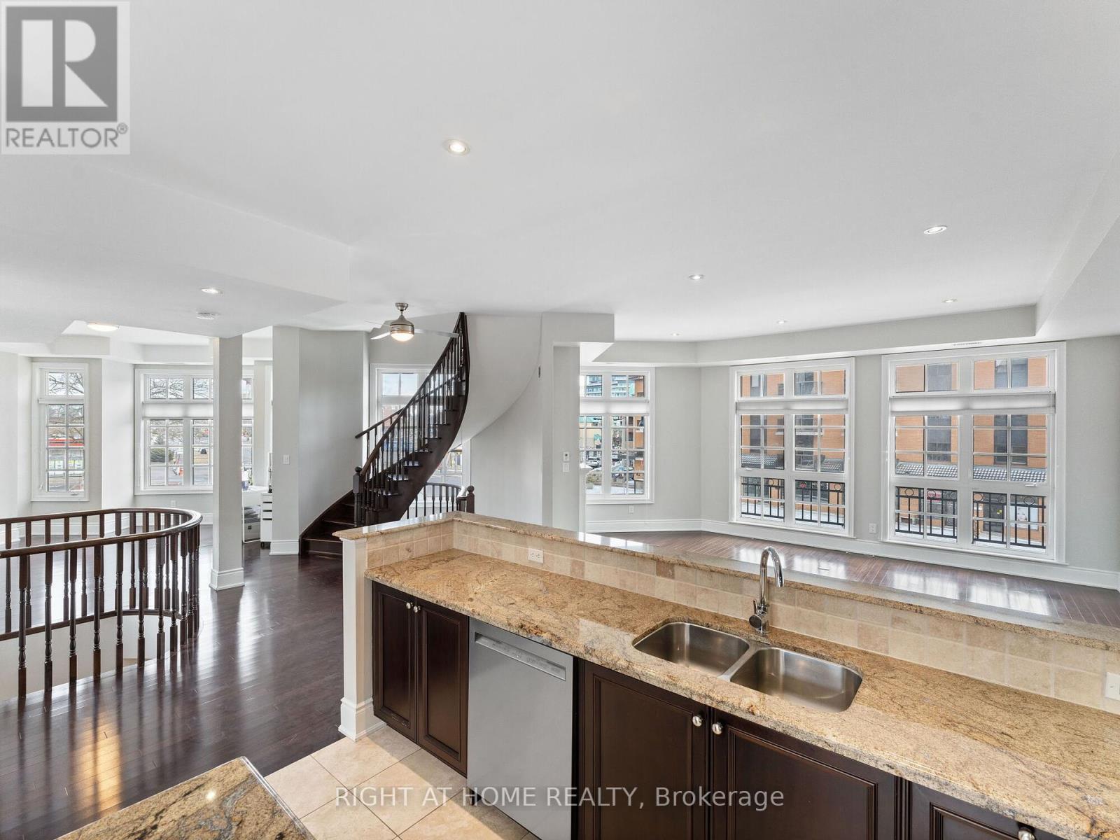 8 - 120 Bronte Road, Oakville, Ontario  L6L 3C1 - Photo 10 - W12118137